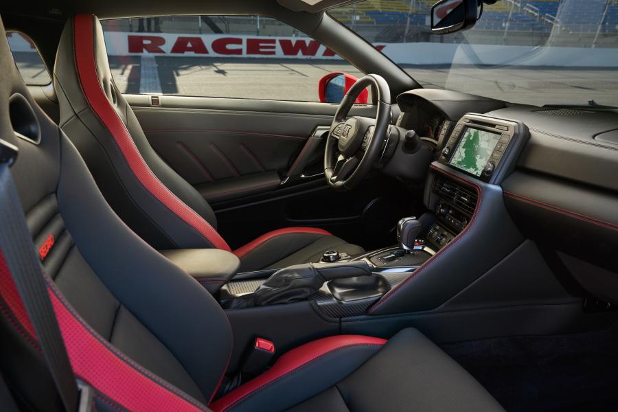 Интерьер Nissan GT-R Nismo (R35) 2019 года  (NA) (фото 12 из 19)